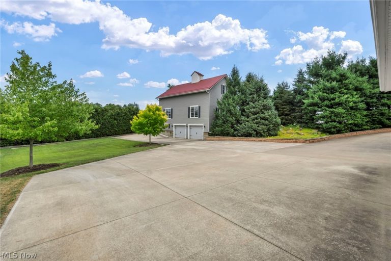 45002 Middle Ridge Road, Amherst, OH - Photo 8