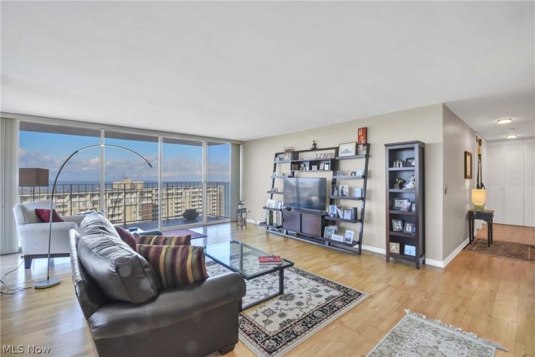 12700 Lake Avenue #2602, Lakewood, OH - Photo 2