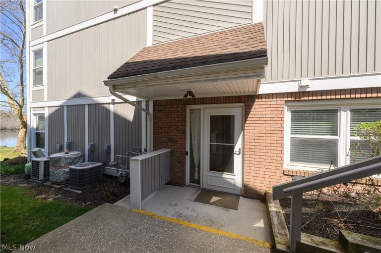 243 Portage Lakes Drive #E, Akron, OH - Photo 2