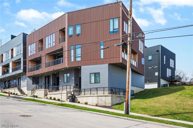 402 Jefferson Avenue, Cleveland, OH - Photo 2