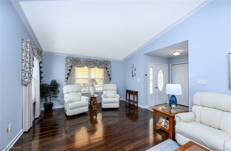 923 Elizabeth Court, Cuyahoga Falls, OH - Photo 6