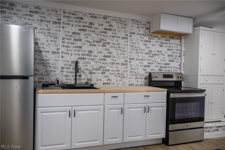 232 Howard Street, Medina, OH - Photo 5