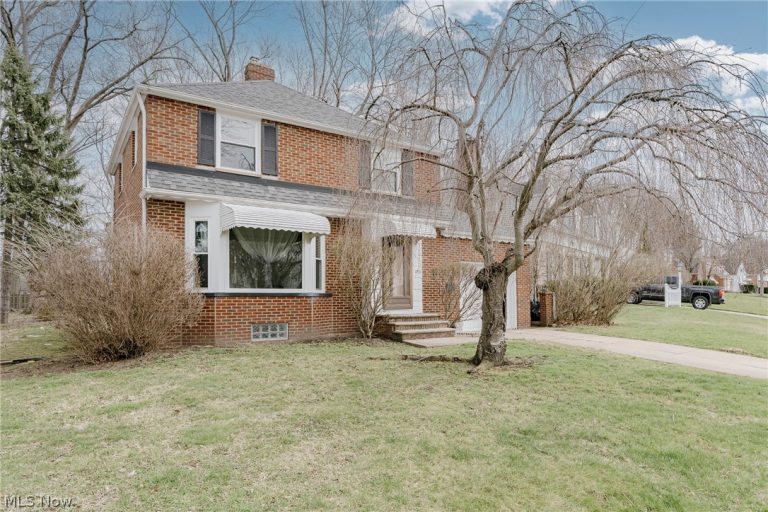 1911 Beverly Hills Drive, Euclid, OH - Photo 2