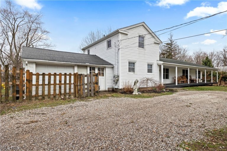 6635 Lake Ave, Elyria, OH - Photo 2