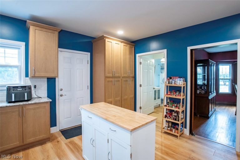652 Parkway Boulevard, Norton, OH - Photo 8