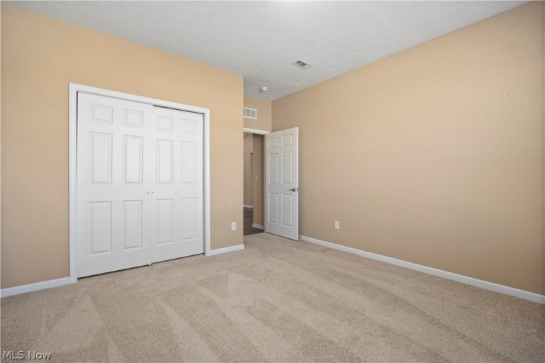 605 Cedar Crest Drive, Elyria, OH - Photo 5