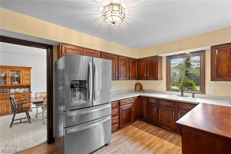 10889 Wilson Mills Road, Chardon, OH - Photo 8