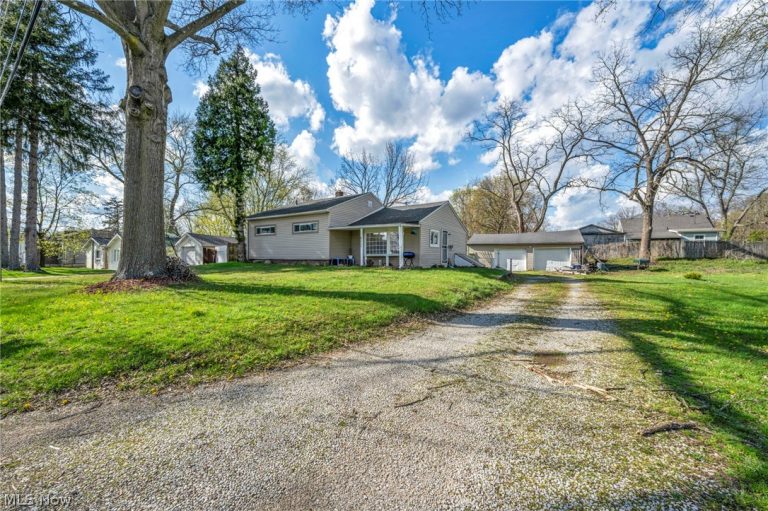 2727 Mcelwain Road, Akron, OH - Photo 2