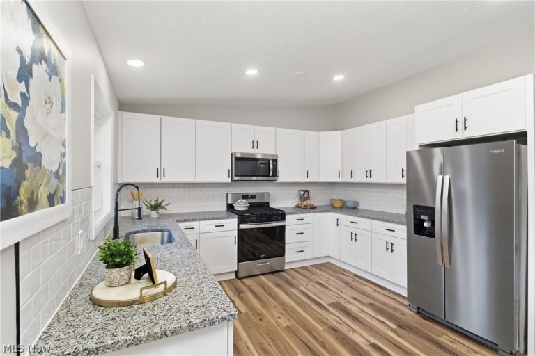 8621 Morrilton Cir NW, North Canton, OH - Photo 3