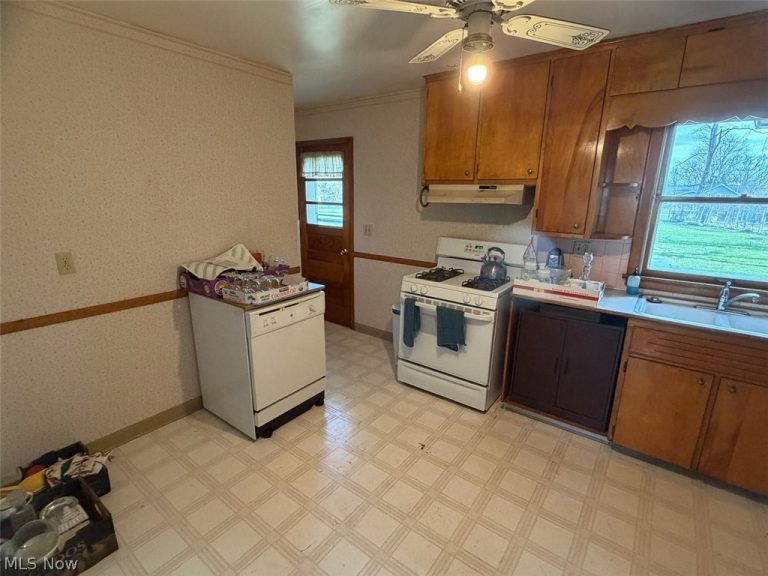 400 Orchard Lane, Medina, OH - Photo 6