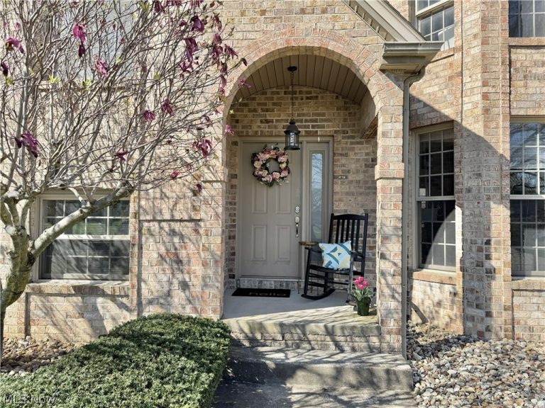 5840 Rosewood Drive, Youngstown, OH - Photo 3