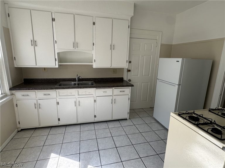 3342 Desota Avenue #2, Cleveland Heights, OH - Photo 8