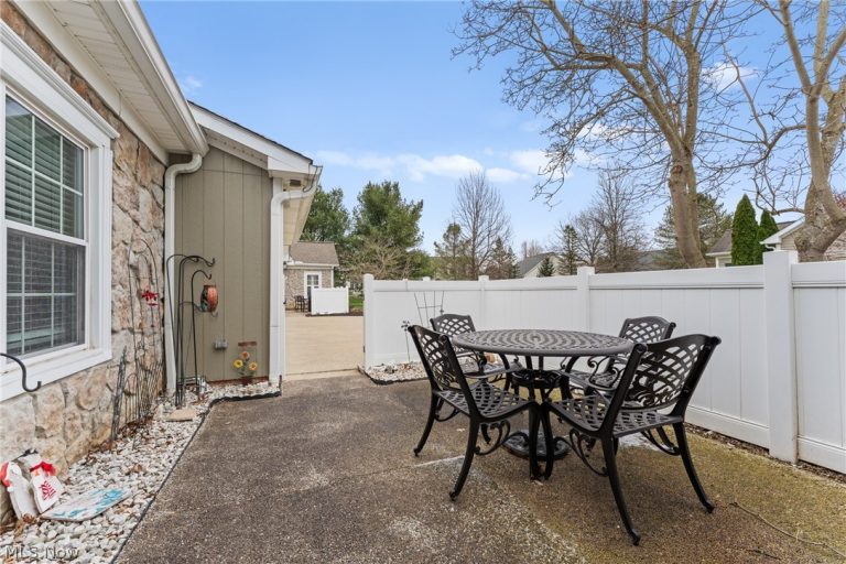 8228 Cyrus Lane, Northfield, OH - Photo 4