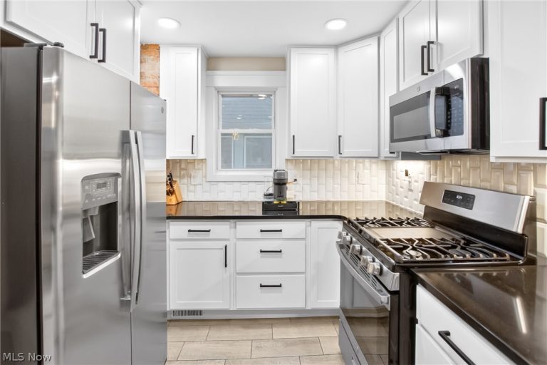 3205 Mapledale Avenue, Cleveland, OH - Photo 3