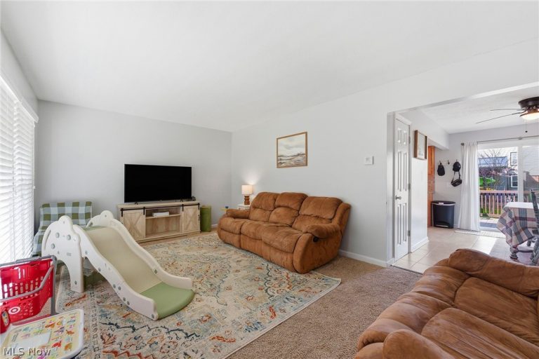 888 Orchard Avenue, Barberton, OH - Photo 8