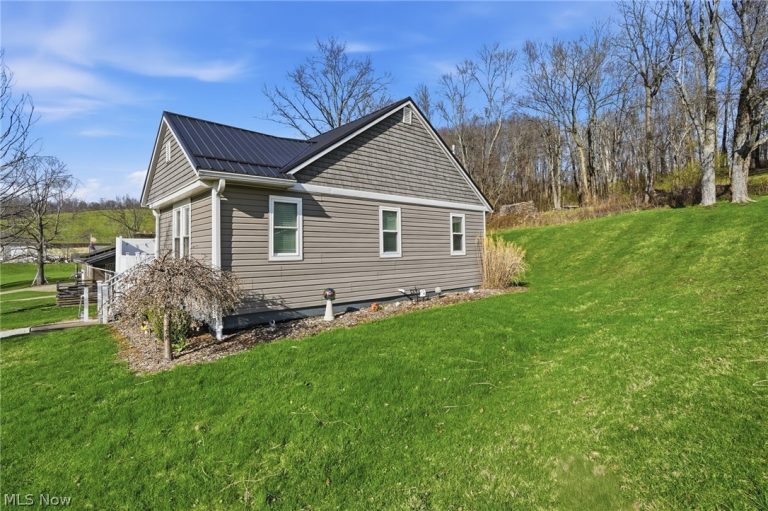 64044 Mulberry Street, Cambridge, OH - Photo 8