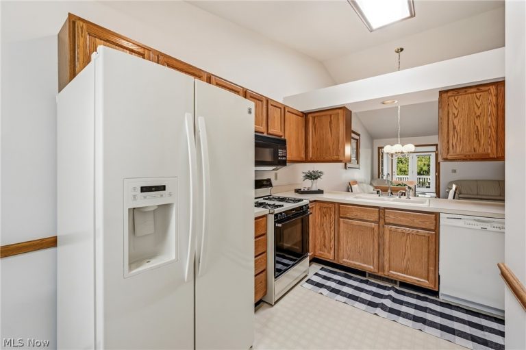 127 Greenfield Oval, Warren, OH - Photo 4