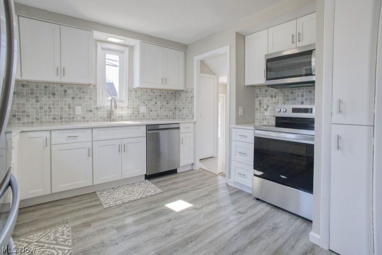 1639 Edgefield Road, Lyndhurst, OH - Photo 8