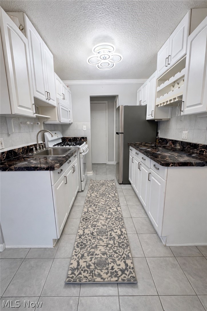 1372 Golden Gate Boulevard #B-201, Mayfield Heights, OH - Photo 5