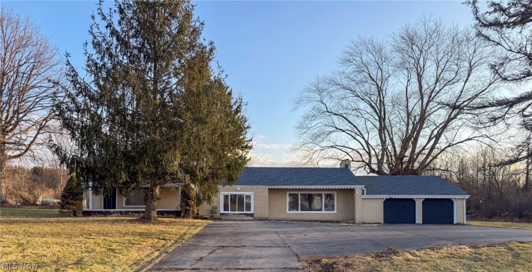 4055 Center Road, Poland, OH, 44514