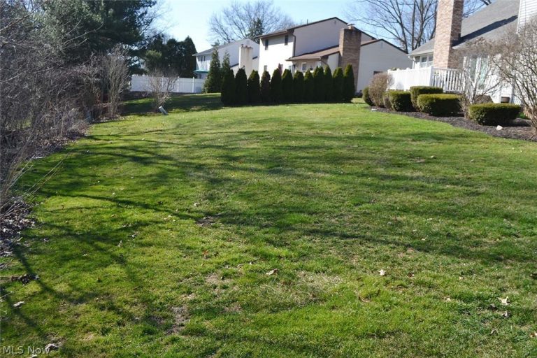 6566 Hythe Street, Canton, OH - Photo 8