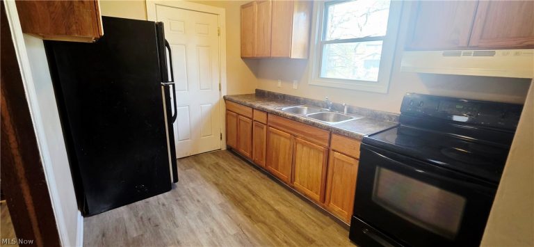 147 Brighton Drive, Akron, OH - Photo 8