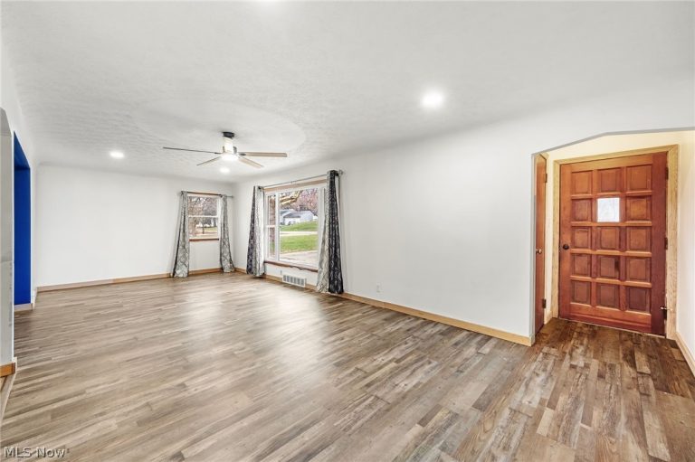3290 Sweitzer Street, Uniontown, OH - Photo 6