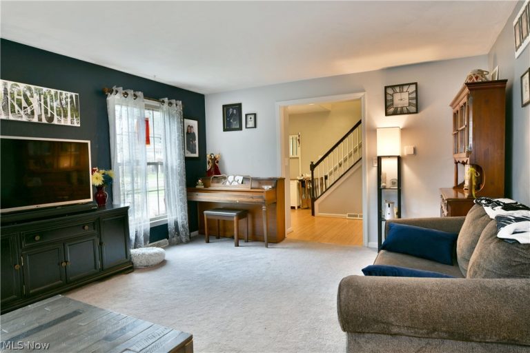 6389 Tara Drive, Youngstown, OH - Photo 6