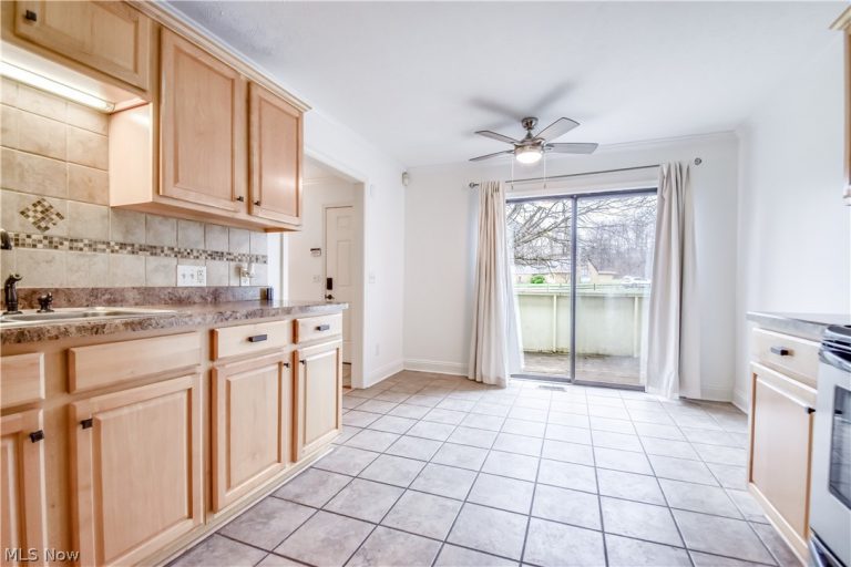 5542 Bretton Court #A, Willoughby, OH - Photo 8