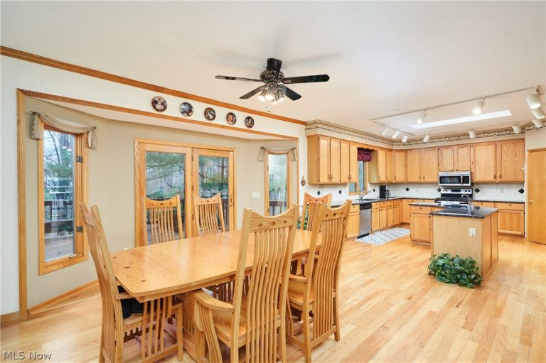 14742 King Arthurs Court, North Royalton, OH - Photo 3