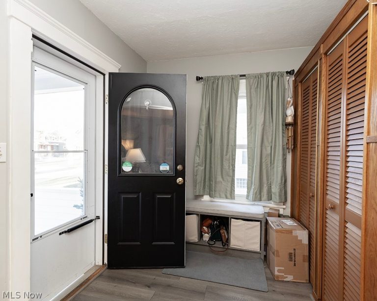 139 Cornell Avenue, Elyria, OH - Photo 5