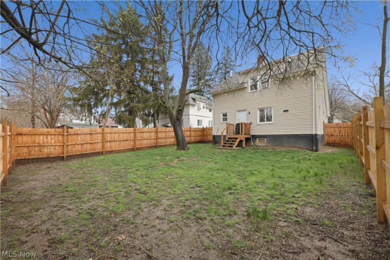 318 Pioneer Street, Akron, OH - Photo 5