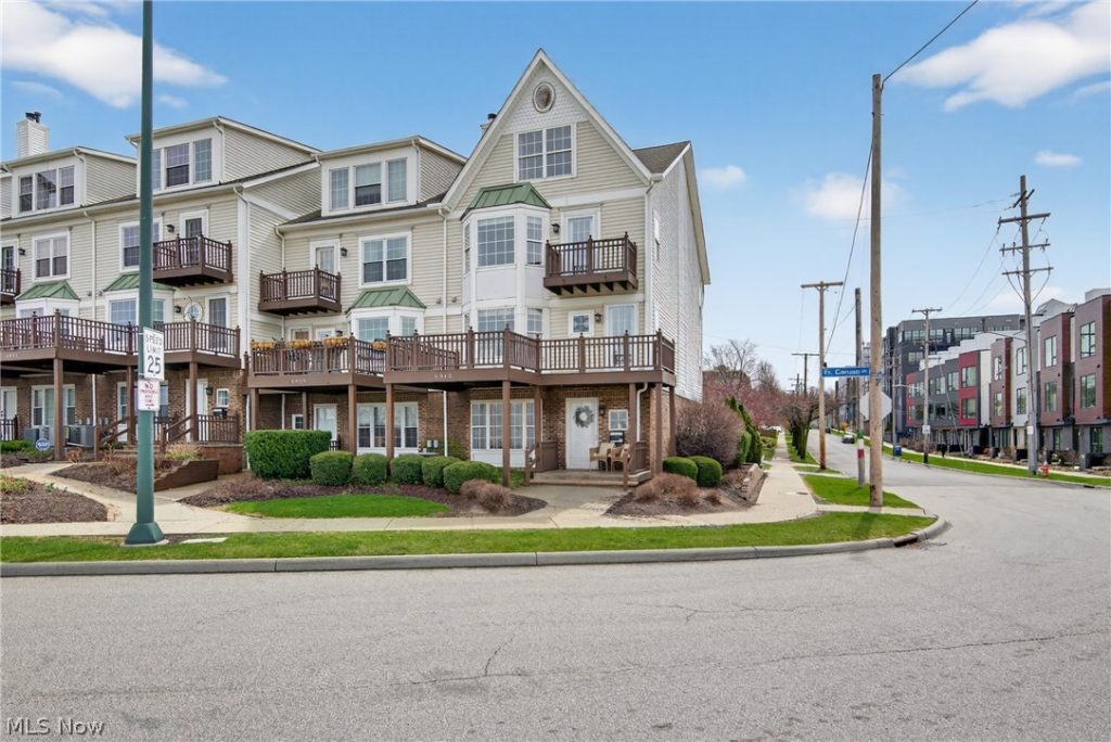 6943 Father Caruso Drive, Cleveland, OH