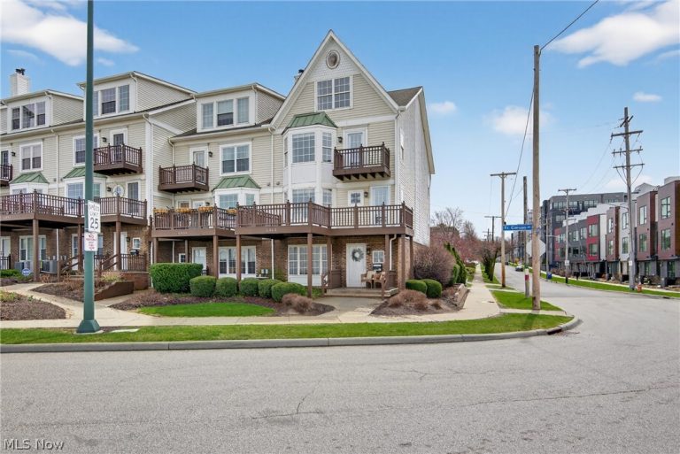 6943 Father Caruso Drive, Cleveland, OH, 44102