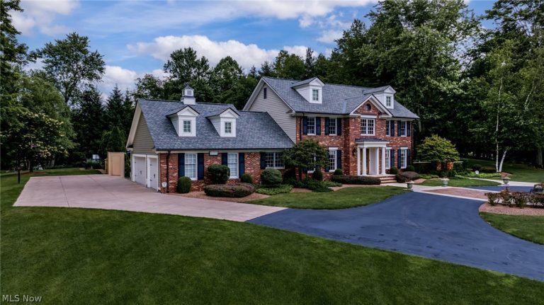 17221 Sagamore Road, Walton Hills, OH - Photo 5