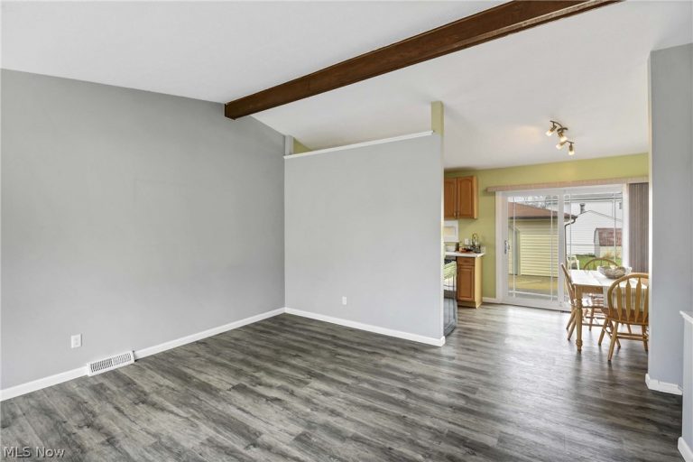 14242 Holland Road, Brook Park, OH - Photo 8