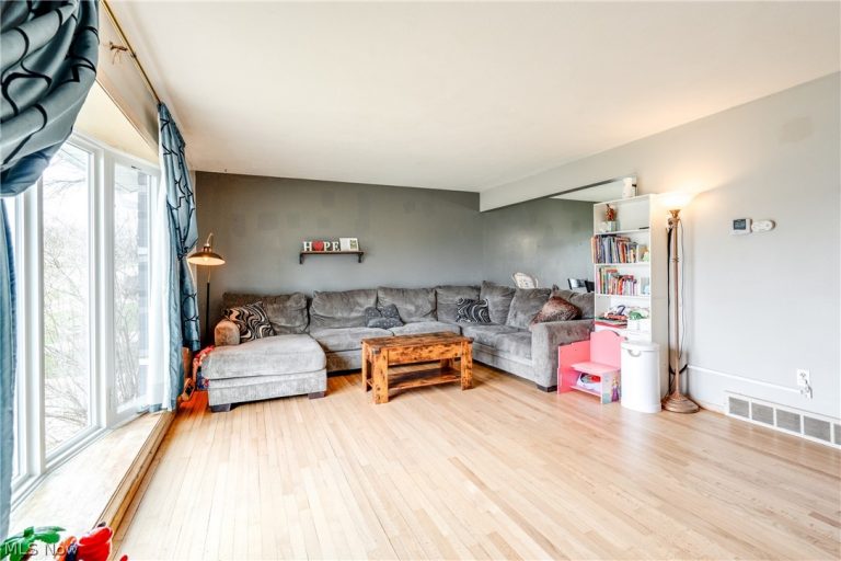 6826 Lynett Drive, Parma, OH - Photo 4