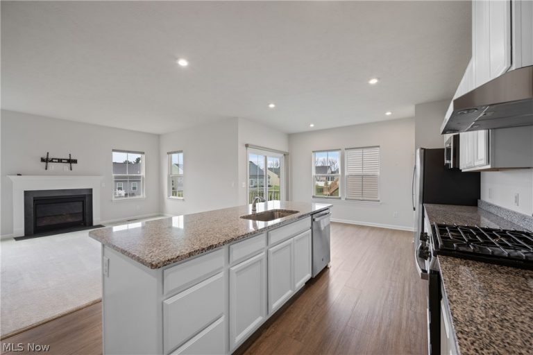 6811 Harrington Court Avenue, Canton, OH - Photo 4