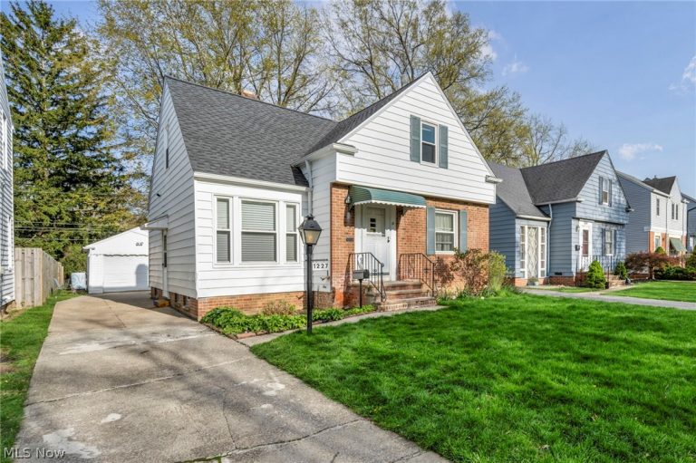 1227 Avondale Road, South Euclid, OH - Photo 2