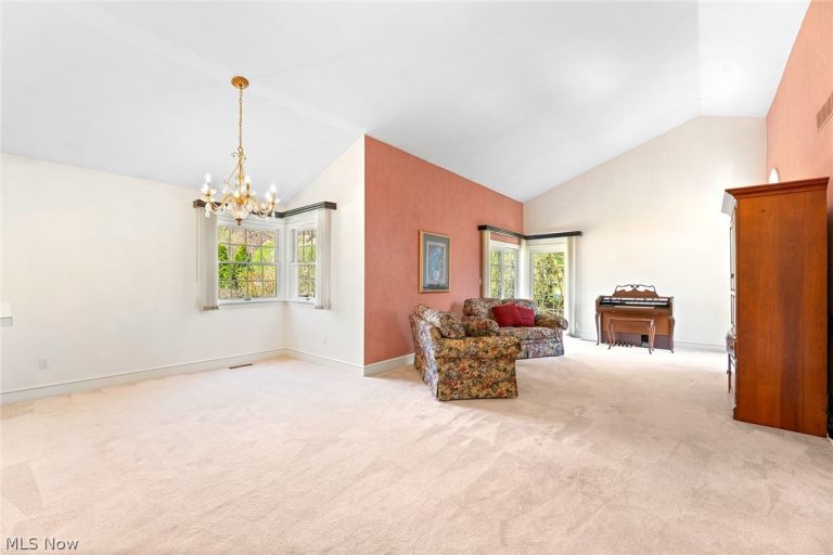 447 Armante Court, Akron, OH - Photo 3