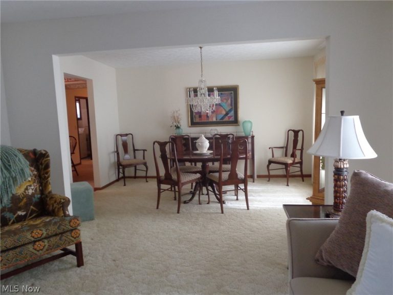 6920 Dogwood Circle, Middleburg Heights, OH - Photo 6