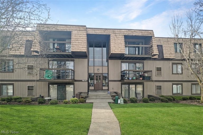 9640 Cove Drive #A-36, North Royalton, OH, 44133