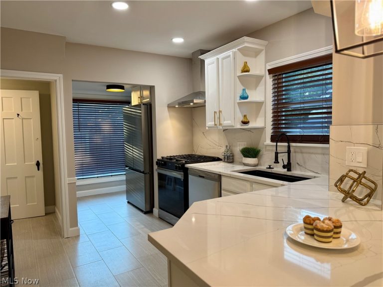 2216 Barrington Road, University Heights, OH - Photo 4