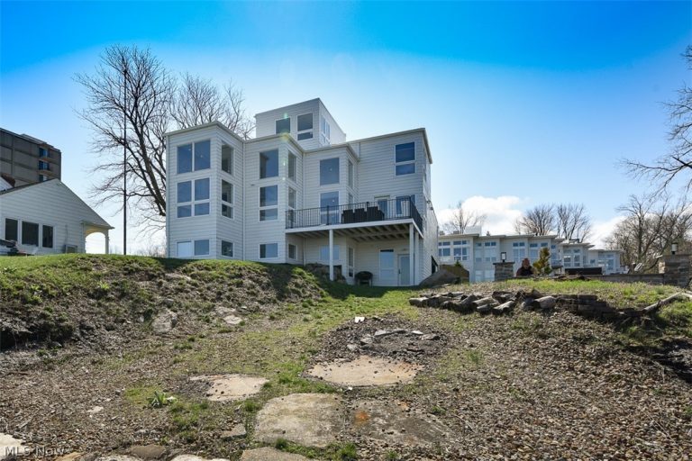 280 Buckeye Drive #7, Sheffield Lake, OH - Photo 3