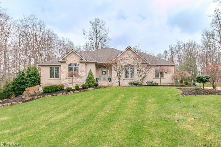 11565 Robin Wood Lane, Chagrin Falls, OH, 44023
