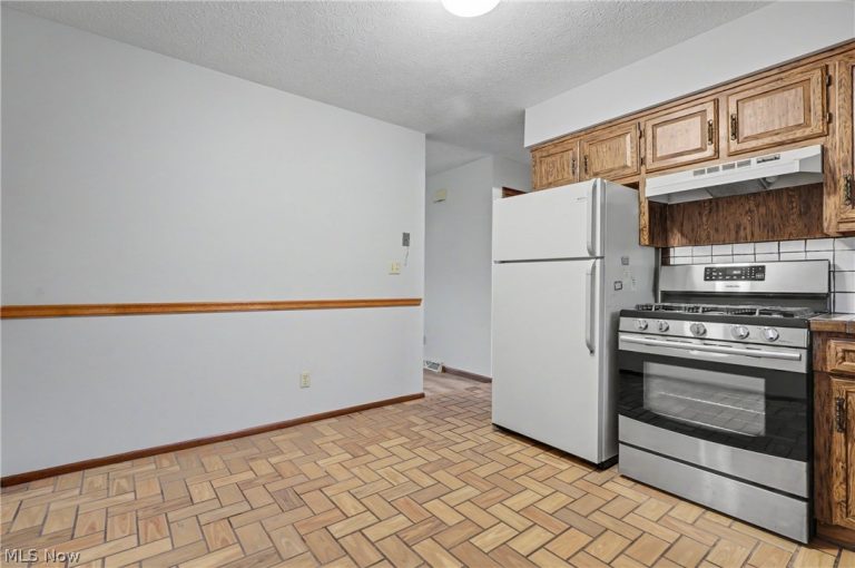 548 Continental Drive #B, Salem, OH - Photo 3