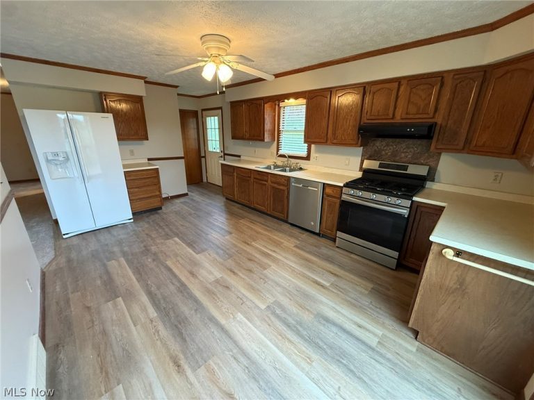 2286 Stonecreek Road, New Philadelphia, OH - Photo 8