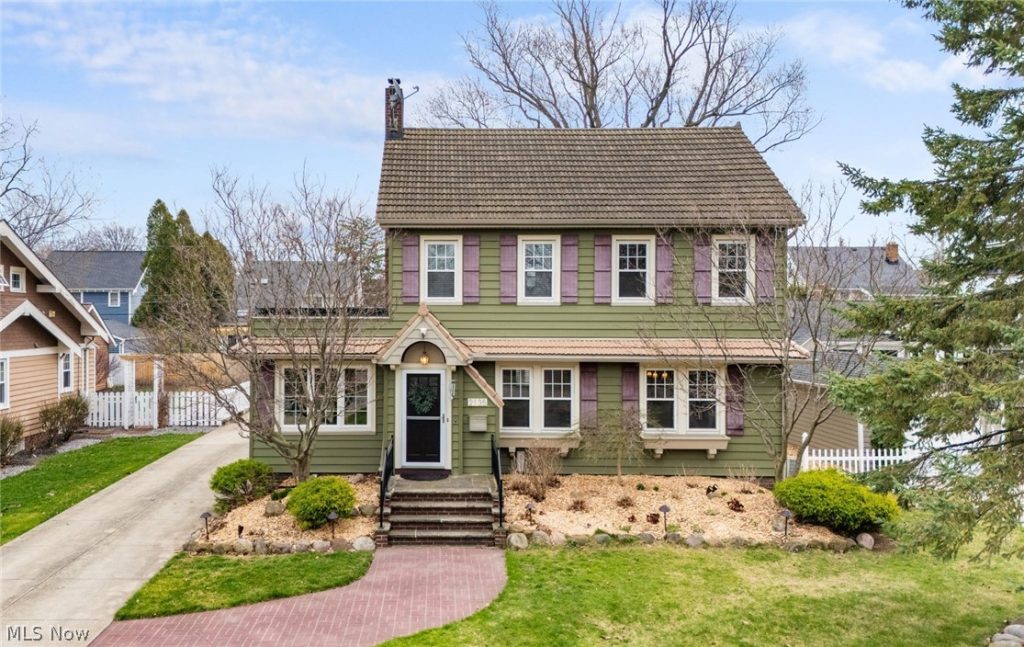 2135 Riverside Drive, Lakewood, OH