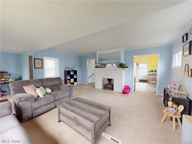 5162 Oakmont Drive, Lyndhurst, OH - Photo 2