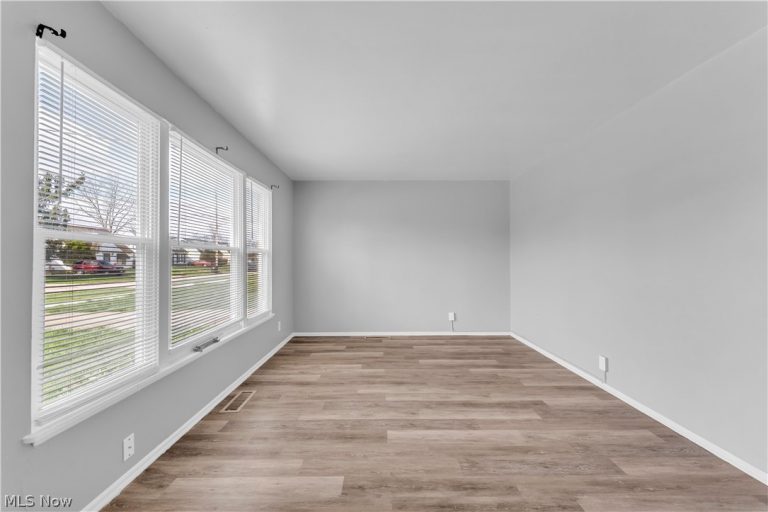 17401 Wayne Drive, Cleveland, OH - Photo 6